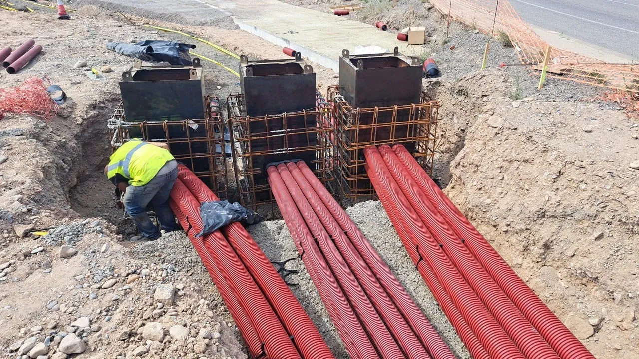 Ferralla de arquetas sobre canalización